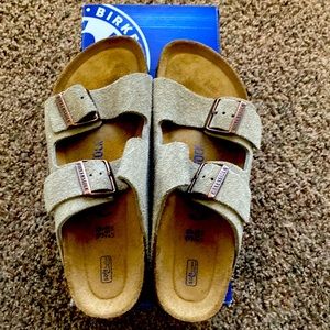 NWOT Taupe Arizona Birkenstock 39